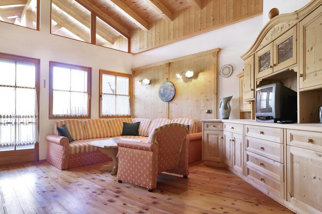 Chalet Ciasa Tino & Sara - Belaval Apartments กอร์วารา อิน บาเดีย ภายนอก รูปภาพ